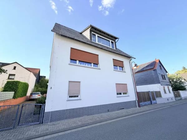 Immobilie in Waldsolms - Zweifamilienhaus mit Platz für die große Familie und herrlichem Garten! - Bild 1