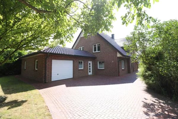 Immobilie in Emstek - Topgepflegtes, familiengerechtes Wohnhaus mit Garage, Nebengebäude und schönem Garten - Bild 1