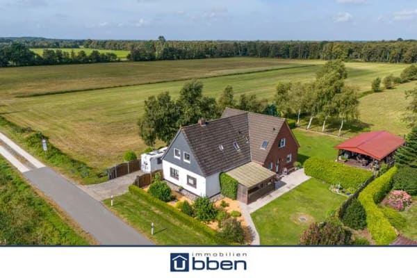 Immobilie in Aurich - Ein- oder Zweifamilienhaus mit traumhaftem Weitblick ins Grüne! - Bild 0