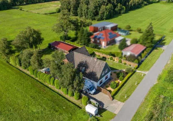 Immobilie in Aurich - Ein- oder Zweifamilienhaus mit traumhaftem Weitblick ins Grüne! - Bild 1