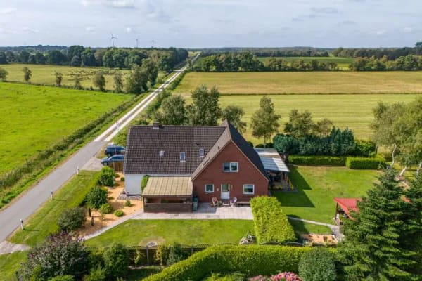 Immobilie in Aurich - Ein- oder Zweifamilienhaus mit traumhaftem Weitblick ins Grüne! - Bild 2