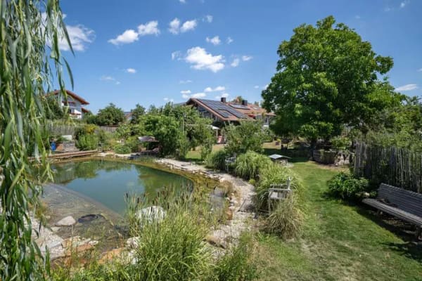 Immobilie in Steinhöring - Leben im Grünen - modernes Landhaus mit ELW in einzigartiger Gartenoase - Bild 1