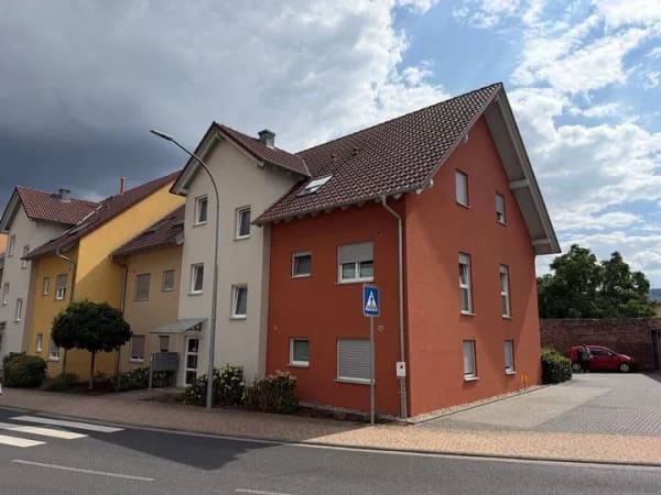 Immobilie in Großheubach - Keine Käuferprovision! Kaufen Sie ab € 699,- mtl.*/ 3 Zi-EG ETW & Balkon / Neuwertig ! Barrierearm ! - Bild 1