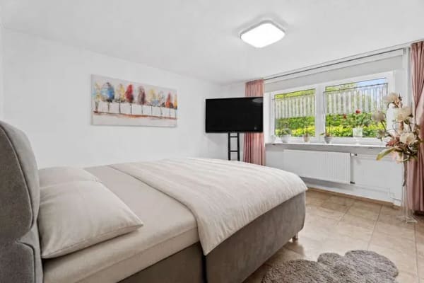 Immobilie in Simmerath - Freistehendes Einfamilienhaus mit 2 Garagen & Carport, Garten, Kamin und Sauna - Bild 3