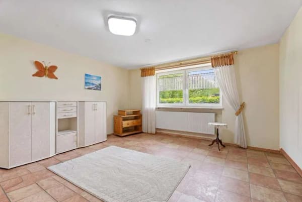 Immobilie in Simmerath - Freistehendes Einfamilienhaus mit 2 Garagen & Carport, Garten, Kamin und Sauna - Bild 4