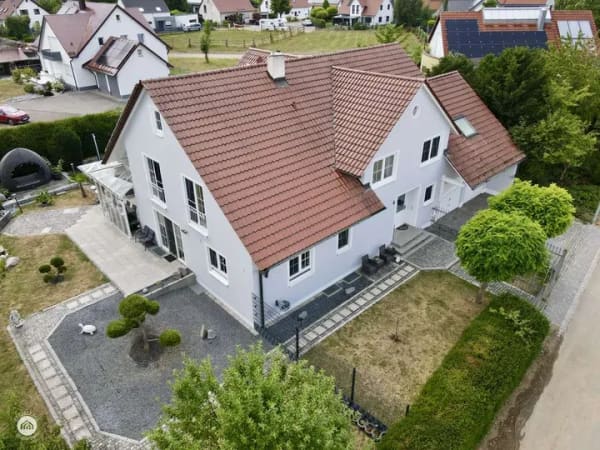 Immobilie in Bibertal - Wohnen, wo andere Urlaub machen – Traumhaus mit Pool & Teich - Bild 2