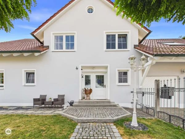 Immobilie in Bibertal - Wohnen, wo andere Urlaub machen – Traumhaus mit Pool & Teich - Bild 4