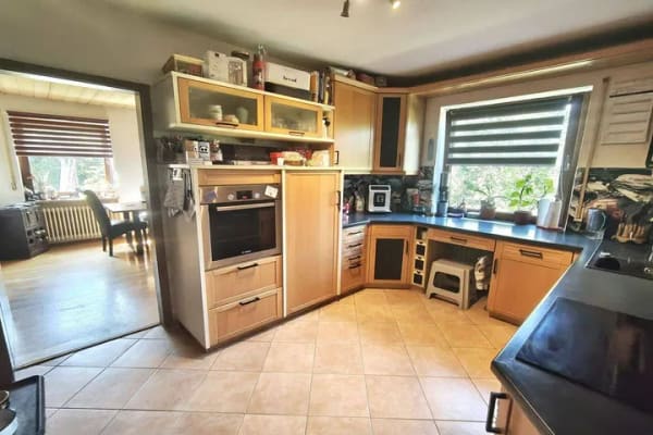 Immobilie in Engelsberg - Großzügiges Einfamilienhaus mit Kaminofen, Doppelgarage und vielseitigem Raumangebot - Bild 3