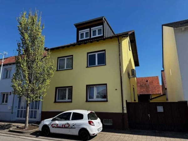 Immobilie in St. Leon-Rot - Zweifamilienwohnhaus mit modernisiertem OG, großer Scheune und Bauplatz in 2. Reihe. Auch als 3-FH nutzbar. - Bild 0