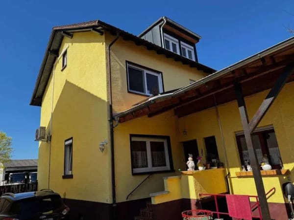 Immobilie in St. Leon-Rot - Zweifamilienwohnhaus mit modernisiertem OG, großer Scheune und Bauplatz in 2. Reihe. Auch als 3-FH nutzbar. - Bild 1