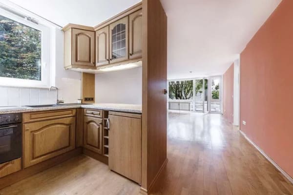 Immobilie in Pullach im Isartal - Renovierungsbedürftige 2-Zimmer-Wohnung mit viel Potenzial - Bild 2