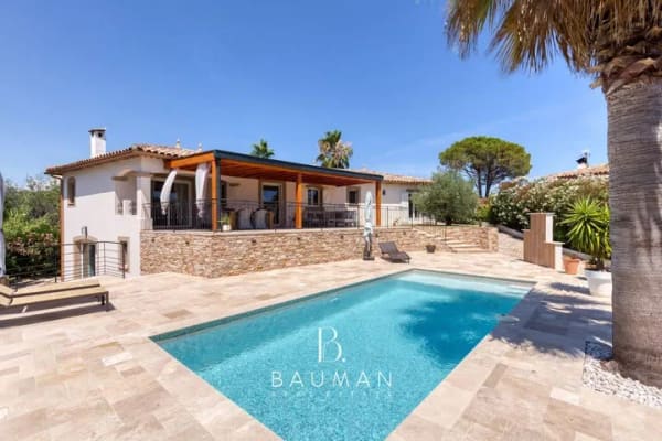Immobilie in Rottach-Egern - Elegante Villa mit Pool im Herzen eines sicheren Anwesens - Bild 1