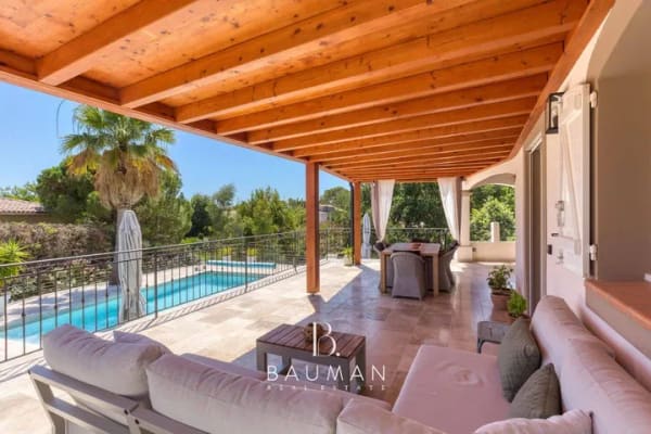 Immobilie in Rottach-Egern - Elegante Villa mit Pool im Herzen eines sicheren Anwesens - Bild 2
