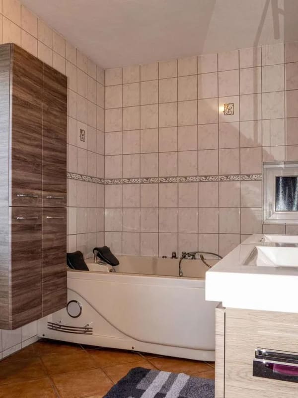 Immobilie in Langenargen - Repräsentatives Musterhaus mit großzügiger Betriebsleiterwohnung & gemütlichen Garten - Bild 4