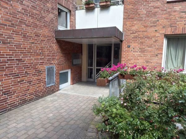 Immobilie in Wedel - Zentral gelegen - Großzügige 2 Zi.-Wohnung mit Loggia & Fahrstuhl - Bild 2