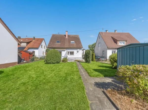 Immobilie in Erbach - Familienhaus mit großem Garten und Potenzial - Bild 1