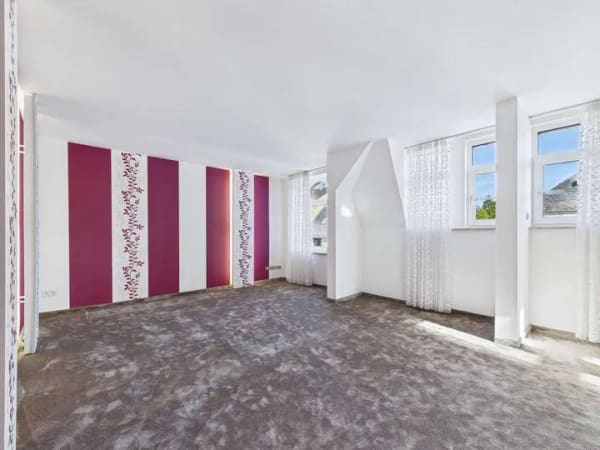 Immobilie in Schöneck/Vogtl. - Moderne 3 Zimmerwohnung mit Einbauküche & Familienkomfort in Schöneck - Bild 1