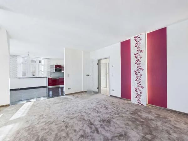 Immobilie in Schöneck/Vogtl. - Moderne 3 Zimmerwohnung mit Einbauküche & Familienkomfort in Schöneck - Bild 2