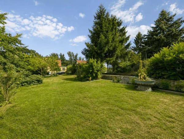 Immobilie in Schkeuditz - Wunderschöner Garten - Garage - Brunnen - Veranda - Terrasse - ruhige Lage - Nebengelasse - Bild 1