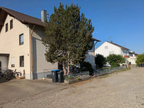 Immobilie in Boos - Viel Platz in Boos: Großzügiges Doppelhaus mit acht Schlafzimmern - Bild 1