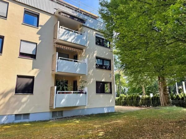 Immobilie in Stadtbergen - Familienwohnung mit 3 Zimmern und überdachtem Balkon - Sehr zentral in Stadtbergen  - Bild 0