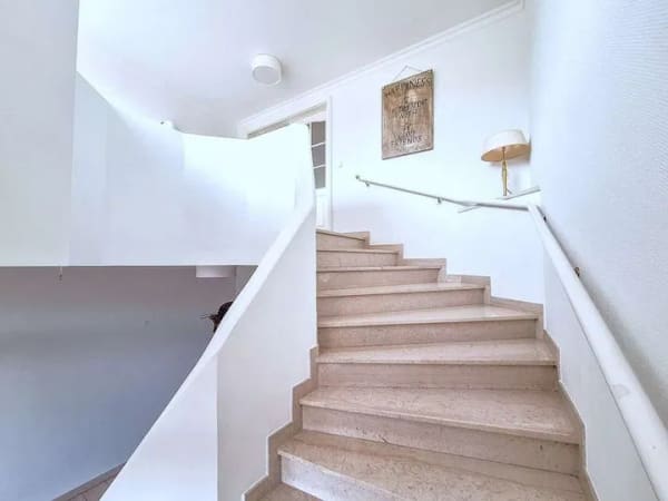 Immobilie in Groß Grönau - Imposante Maisonette-Wohnung mit Einfamilienhaus-Charakter, 4 Balkonen, Doppelcarport u. Sauna! - Bild 4