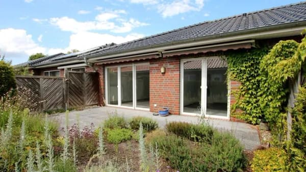 Immobilie in Apen - Ebenerdiges 2-Zimmer-Reihenmittelhaus mit Terrasse und Gartenanteil in Apen-Augustfehn / zentral - Bild 1