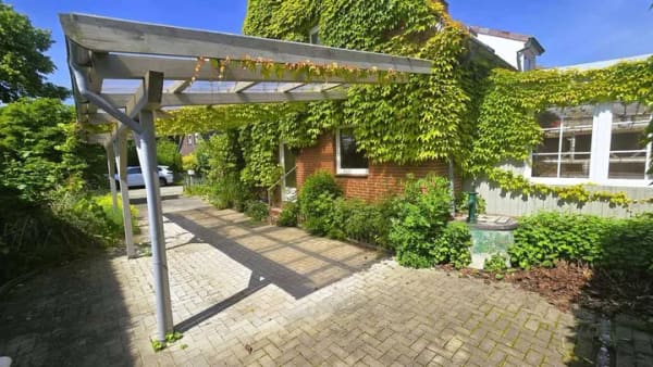 Immobilie in Aurich - Charmante Doppelhaushälfte mit großem Grundstück und viel Potenzial in Aurich - Bild 1