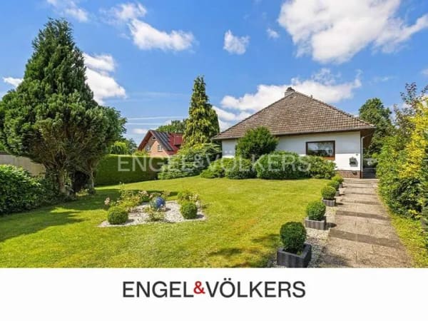 Immobilie in Brunsbek - Großzügiges Familienhaus mit Ausbaureserve - ideal für Mehrgenerationenwohnen - Bild 0