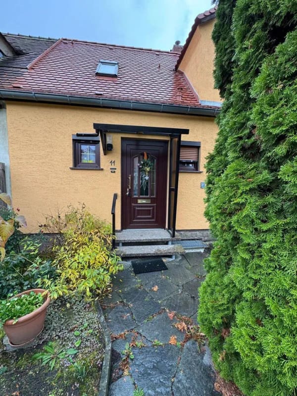 Immobilie in Kitzscher - Charmantes Einfamilienhaus mit grünem Ambiente und ruhiger Lage - Bild 1