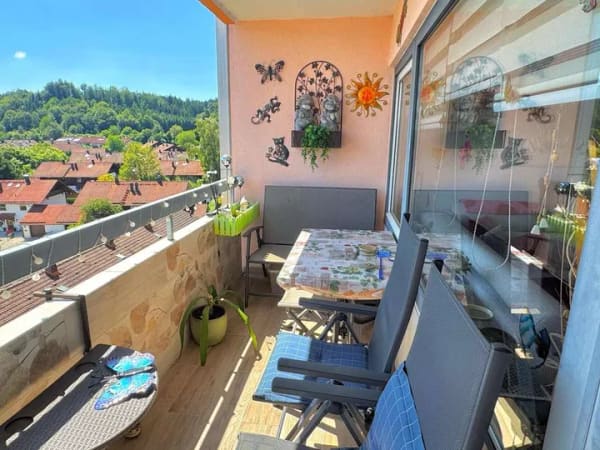 Immobilie in Trostberg - Ausblick, Tiefgaragenstellplatz und Aufzug - was will man mehr - Bild 1