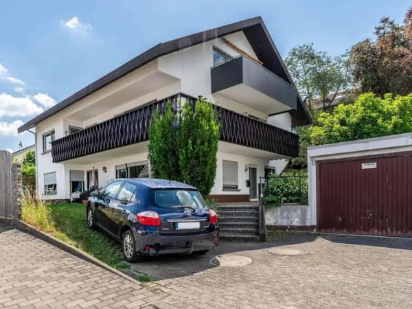 Immobilie in Brigachtal - Dreifamilienhaus mit 2 Garagen und Stellplatz - Bild 2