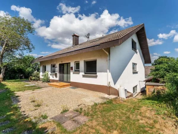 Immobilie in Brigachtal - Dreifamilienhaus mit 2 Garagen und Stellplatz - Bild 3