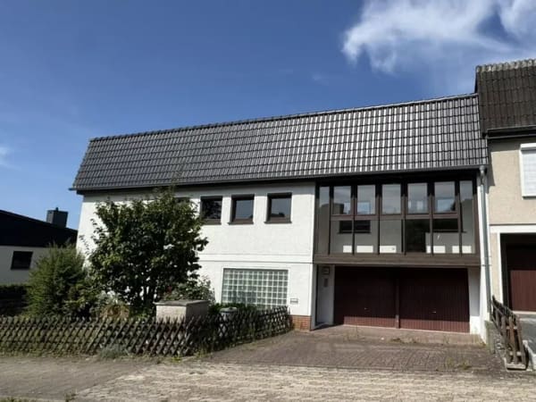 Immobilie in Hameln - Reihenendhaus mit zusätzlicher Einliegerwohnung in familienfreundlicher Lage - Bild 0