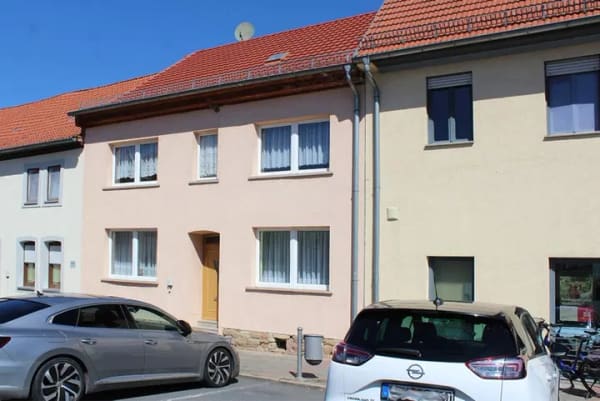 Immobilie in An der Schmücke - 1-2 Familienhaus mit Einbauküche, Nebengelass, Garten, bezugsfrei - Bild 0