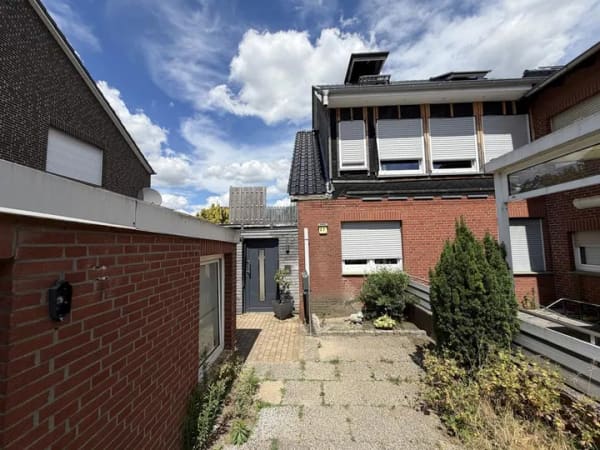 Immobilie in Greven - Zweifamilienhaus in Greven als solide Kapitalanlage mit guter Substanz - Bild 0