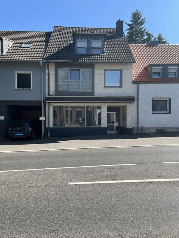 Immobilie in Frechen - Vollvermietetes Mehrfamilienhaus | 3 WE | Kapitalanlage | Frechen Königsdorf - Bild 0