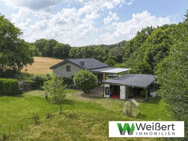 Immobilie in Nienbüttel - Modernisiert, großzügig & voller Möglichkeiten – EFH mit 3.450 m² Grdst., Werkstatt, Pool & Pferdeha - Bild 0