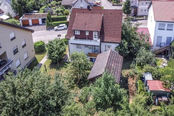 Immobilie in Oberkochen - ATTRAKTIVES, AUSBAUFÄHIGES EINFAMILIENHAUS MIT GROSSEM GARTEN - Bild 1