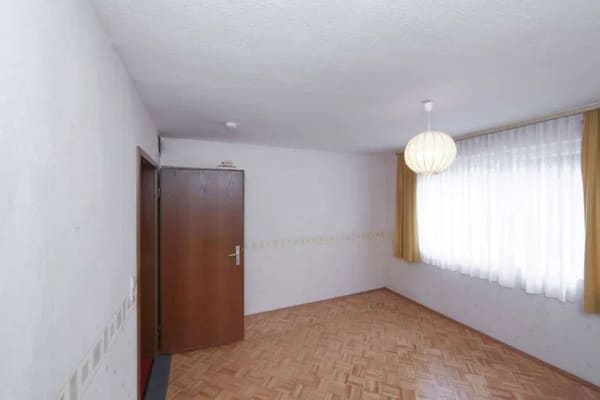 Immobilie in Oberkochen - ATTRAKTIVES, AUSBAUFÄHIGES EINFAMILIENHAUS MIT GROSSEM GARTEN - Bild 3