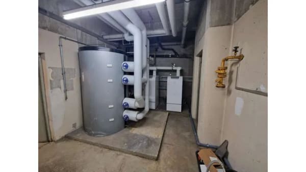 Immobilie in Waldbronn - 490 € Hausgeld? Dafür 511.000 € Rücklage, Hybrid-Heizung & 2 Balkone - unter 160.000 € - Bild 1