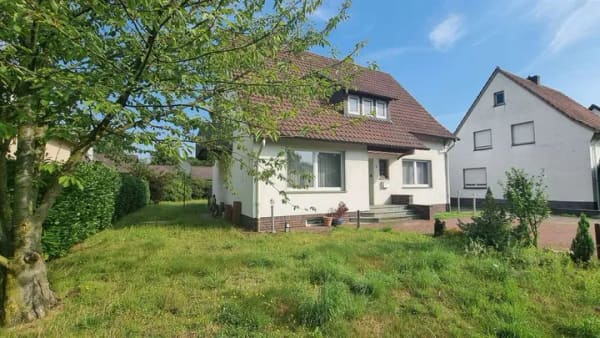Immobilie in Rietberg - Handwerker aufgepasst – Großzügiges Familienhaus mit viel Potenzial auf ca. 971 m² Grundstück! - Bild 1
