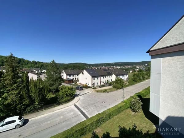 Immobilie in Treuchtlingen - Großzügige Maisonette-Wohnung mit Südbalkon und Blick ins Grüne - Bild 1