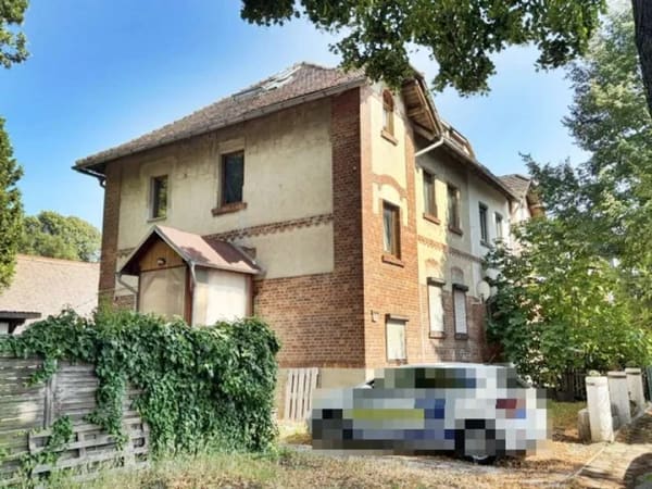 Immobilie in Merseburg - !! Solides Einfamilien- oder gar Zweifamilienhaus, als DHH, in sehr angenehmer Lage !! - Bild 1