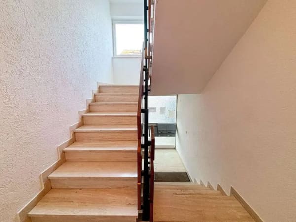 Immobilie in Holzkirchen - Attraktive Kapitalanlage in Holzkirchen – vermietete 1,5-Zimmer-Wohnung mit Balkon - Bild 2