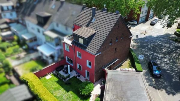 Immobilie in Frechen - Dreifamilienhaus mit Garten in zentraler Lage von Frechen - Bild 2