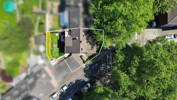 Immobilie in Frechen - Dreifamilienhaus mit Garten in zentraler Lage von Frechen - Bild 3
