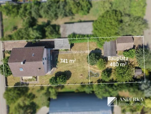 Immobilie in Leipheim - Zweifamilienhaus plus erschlossenes Baugrundstück – seltene Gelegenheit in Leipheim. - Bild 1