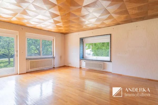 Immobilie in Leipheim - Zweifamilienhaus plus erschlossenes Baugrundstück – seltene Gelegenheit in Leipheim. - Bild 3