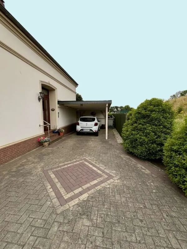 Immobilie in Elsfleth - Haus mit viel Platz und  Traum-Garten sucht eine Familie! - Bild 1